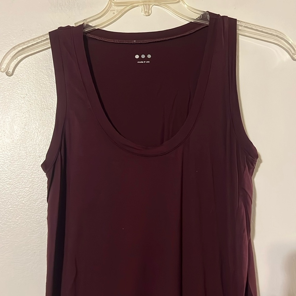 Three dots wine color scoop neck sleeveless top